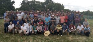 Foto 2: Grupo de trabajadores Hispanos que atendieron un tour frutícola organizado por Cornell el día 13 de Agosto, 2016. (Fotos cortesía de Mario Miranda Sazo)