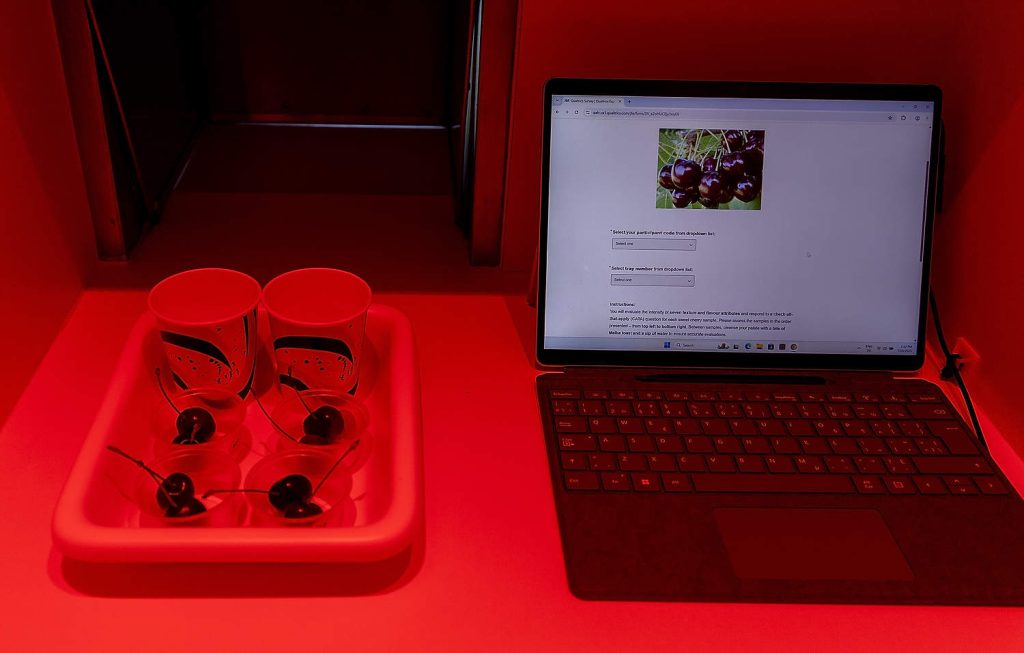 Un entorno con luz roja utilizado en evaluaciones sensoriales