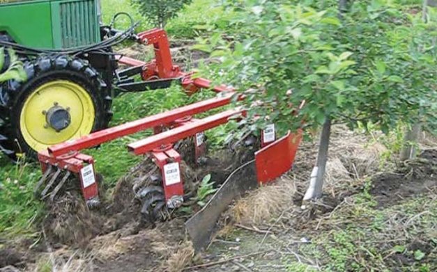 The Wonder Weeder and similar tools deliver orchard weed control at less cost than chemical controls.