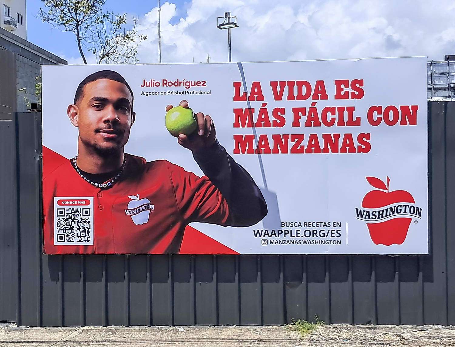 Washington Apple Commission advertising with Julio Rodriguez in the Dominican Republic