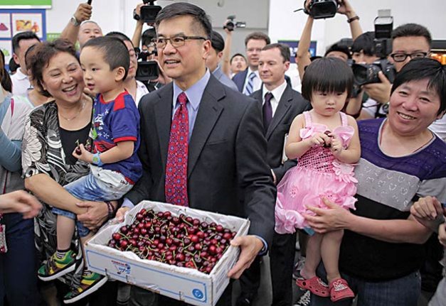 Ambassador Gary Locke hosted a promotion for Northwest cherries in July, visiting a Sam’s Club in Beijing and the offices of online retailer Tmall.com. Courtesy of Keith Hu, Northwest Cherry Growers