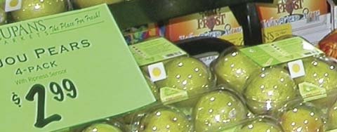 Pears in clamshells at retail