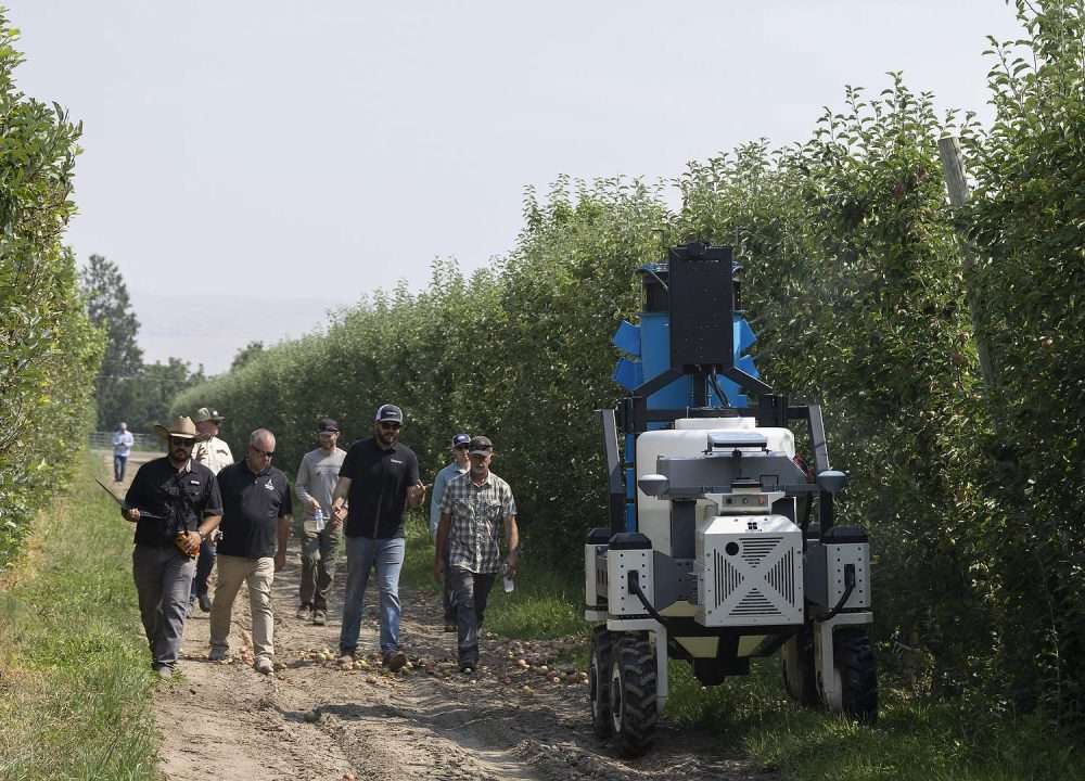 Bonsai Robotics demonstration of an autonomous platform in a Washington apple orchard