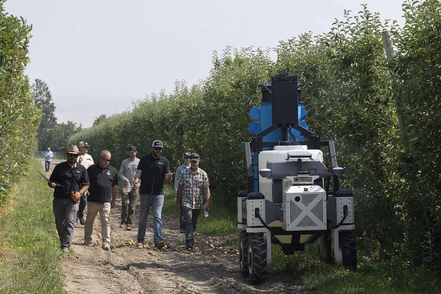 Bonsai Robotics demonstration of an autonomous platform in a Washington apple orchard