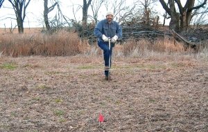 U.S. Department of Agriculture-Agricultural Research Service (USDA-ARS) research microbiologist Michael Lehman takes a soil-core sample on David Gillen’s South Dakota farm. Among other things, such samples can be tested for the diversity and activity of soil bacteria, fungi, algae and other microorganisms. (Photos courtesy of USDA-ARS.)