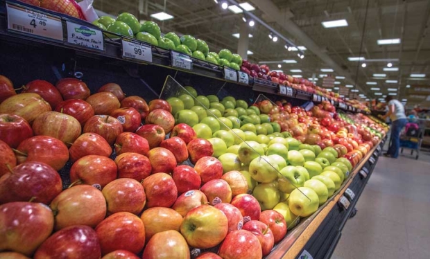 With display space for apples already crowded on retail shelves, will there be space for new varieties coming to market? <b>(TJ Mullinax/Good Fruit Grower)</b>