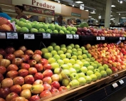 Apple consumers today find an abundance of choices on supermarket shelves. (TJ Mullinax/Good Fruit Grower)