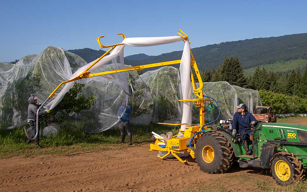 Unstructured netting provides Fruit Video Grower — bug barrier Good a 