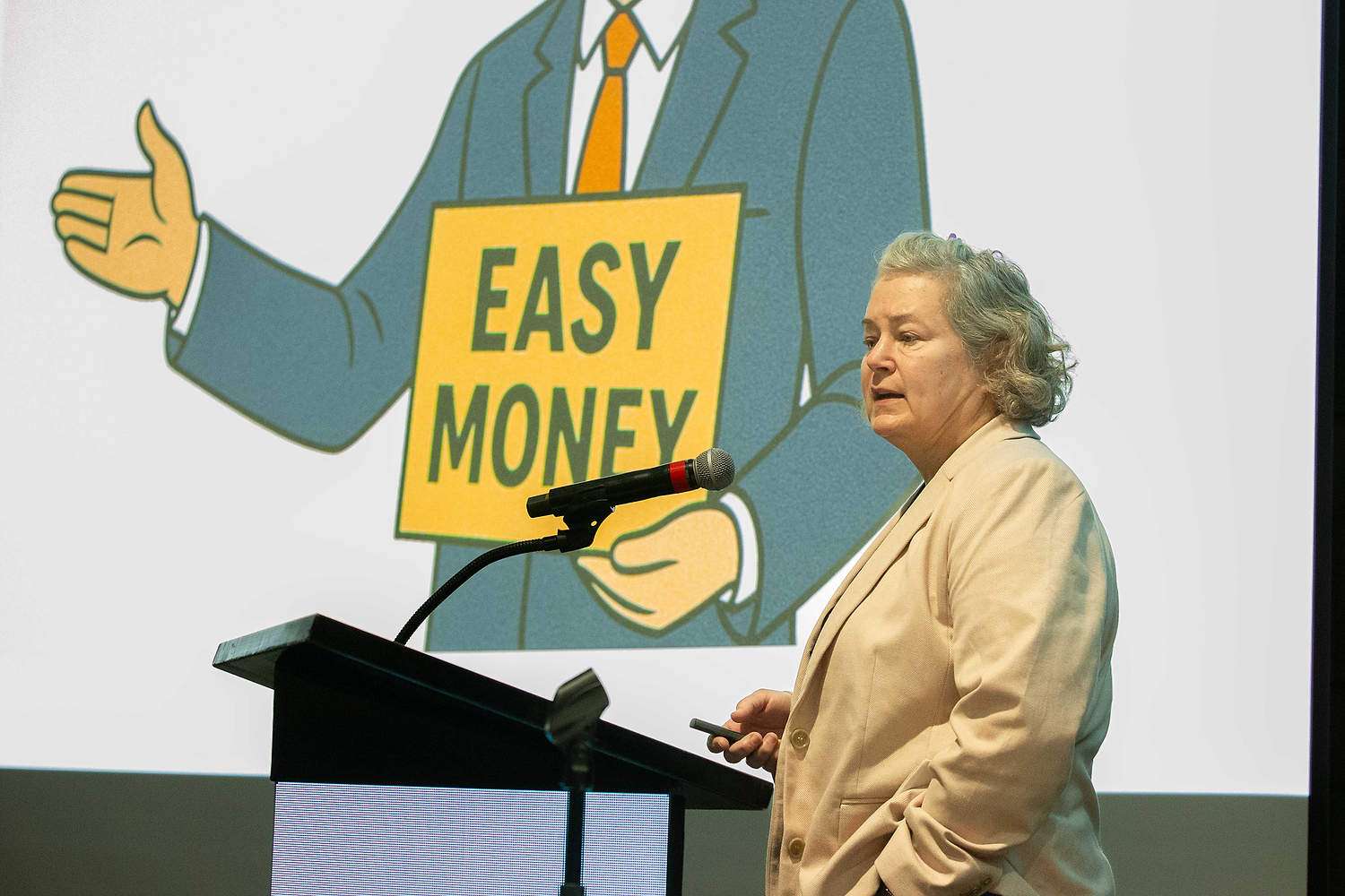 Yakima ag labor attorney Sarah Wixson warns growers about a spate of class action lawsuits targeting rest and meal break violations while speaking at the 2025 Washington State Tree Fruit Association Annual Meeting on Dec. 10 at the Wenatchee Convention Center in Wenatchee, Washington. (Ross Courtney/Good Fruit Grower)