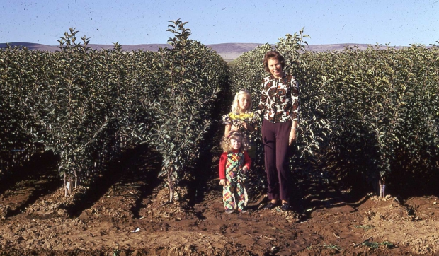 Gie Perleberg and daughters Dena and Carla check out the nursery in 1973. (Courtesy Perleberg family)