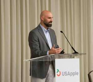 Tom Barnes of Category Partners speaking at USApple Outlook