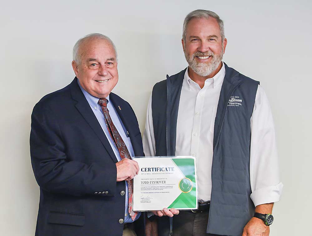 Derek Sandison, director of the Washington State Department of Agriculture, thanks Washington Apple Commission president Todd Fryhover for his service to the industry at the commission’s meeting on Oct. 15 in Ellensburg. Fryhover retires at the end of this month. (Kate Prengaman/Good Fruit Grower)