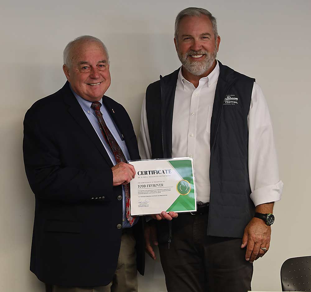 Derek Sandison, director of the Washington State Department of Agriculture, thanks Washington Apple Commission president Todd Fryhover for his service to the industry at the commission’s meeting on Oct. 15 in Ellensburg. Fryhover retires at the end of this month. (Kate Prengaman/Good Fruit Grower)