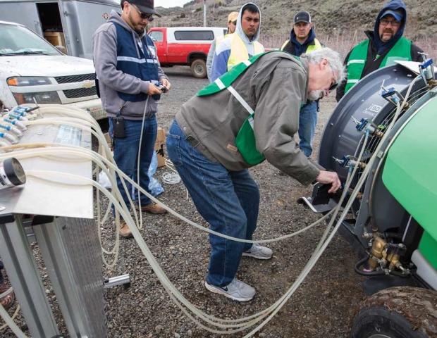 Wayne Worby, attaches a large spray application measuring device during spray application training in Naches, Wash. <b>(TJ Mullinax/Good Fruit Grower)</b>