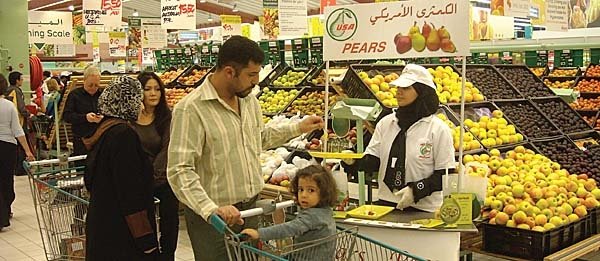 A family samples USA pears in a supermarket in the city of Dubai. The United Arab Emirates is a significant market for USA Pears. 