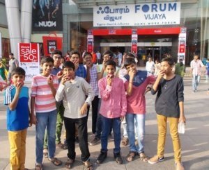 This photo from a Washington Apple Commission sponsored India social media contest shows kids outside a south India shopping center enjoying Washington apples. (Courtesy Rebecca Lyons/Washington Apple Commission)