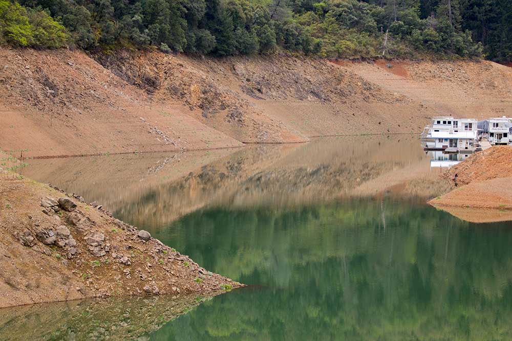 The water line recession at Lake Shasta, California on April 11, 2015. (TJ Mullinax/Good Fruit Grower)