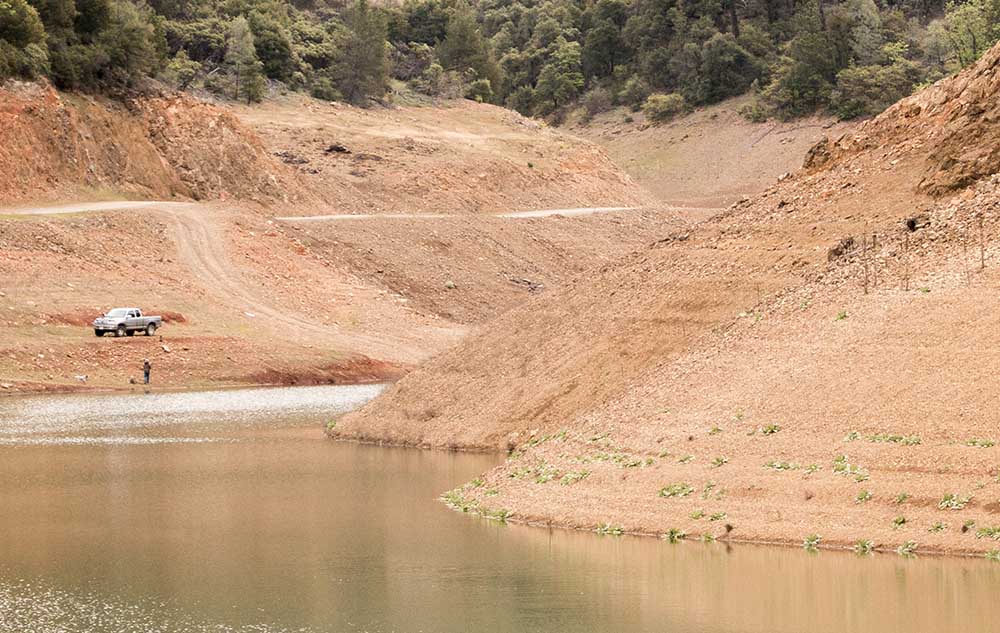 The water line recession at Lake Shasta, California on April 11, 2015. (TJ Mullinax/Good Fruit Grower)