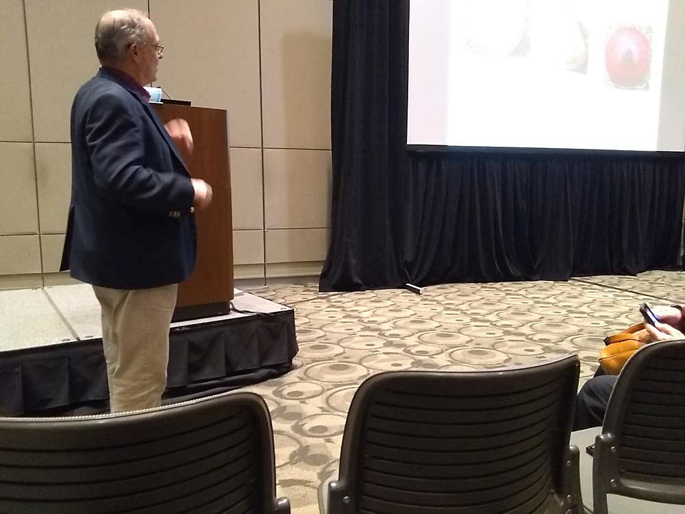 Norman Lalancette discusses fruit rots during the Great Lakes EXPO on Dec. 11. (Matt Milkovich/Good Fruit Grower)