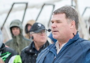 Del Feigal speaks to International Fruit Tree Association attendees at Auvil Fruit’s Orondo, Washington, orchard in February. (TJ Mullinax/Good Fruit Grower)