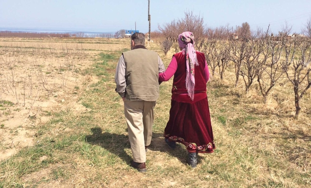Cashmere orchardist Jim Koempel chats with Raisa Tologonova, an influential orchardist, breeder, and nursery owner in the Kyrgyz state of Issyk-Kul, who will be key in efforts to revive the region’s tree fruit industry. <b>(Courtesy Randy Smith)</b>