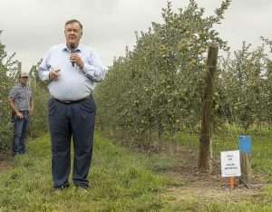 Cornell University tree fruit physiologist Terence Robinson speaking in a New York orchard