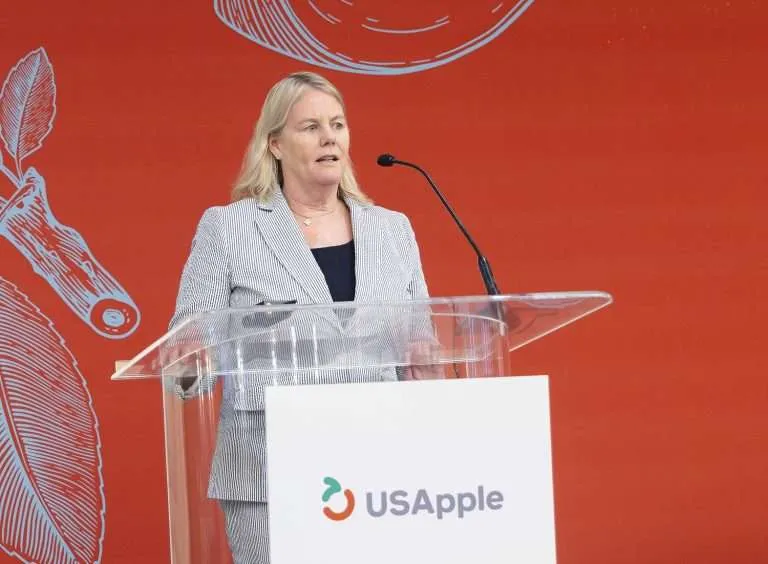 Diane Kurrle speaking at the U.S. Apple Association’s Outlook conference