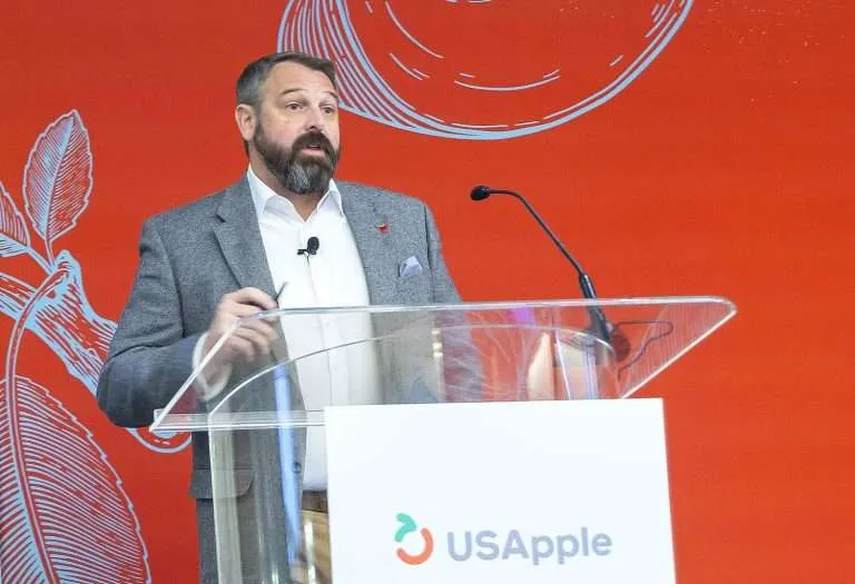 Chris Gerlach speaking at the USApple Outlook conference in Chicago.
