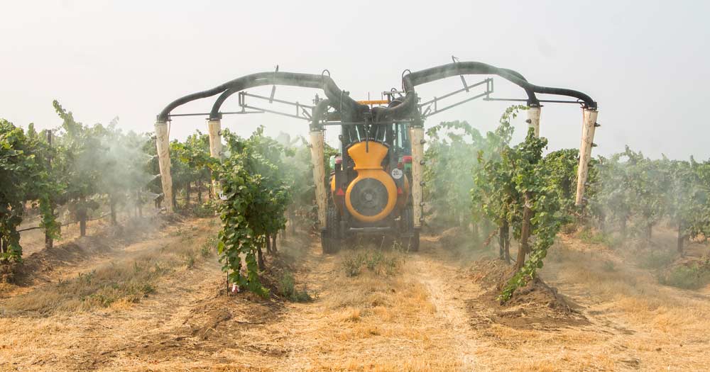 The Gregoire pneumatic sprayer runs during a demonstration about optimizing sprayer performance during a viticulture and enology field day Aug. 10, 2017, in a commercial vineyard near Paterson, Washington. <b>(Shannon Dininny/Good Fruit Grower)</b>