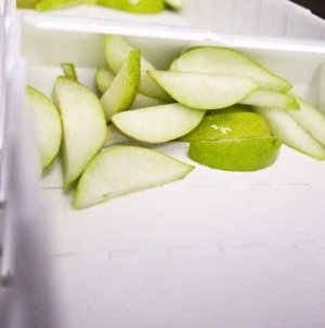Woot Froot freshfruitcuts snack cut pear processing in Kingsburg, California on April 9, 2015. (TJ Mullinax/Good Fruit Grower)